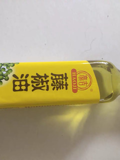 藤椒油：香味清新，麻味温和。