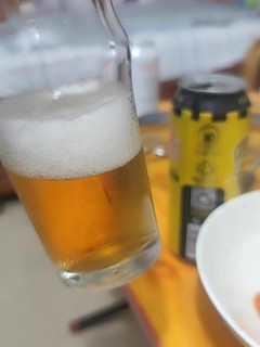 黄啤酒