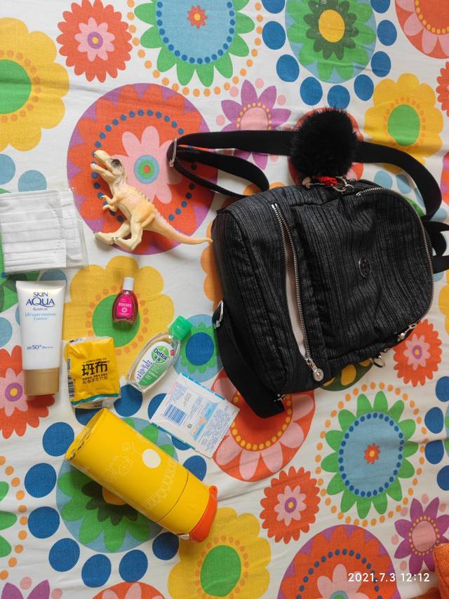 带娃的迷你妈妈包里都有啥