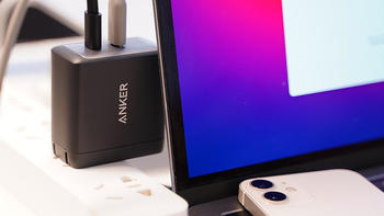 满足笔记本电脑和手机的快充需求，Anker新款65W双USB-C超能充完美替代原装充电器