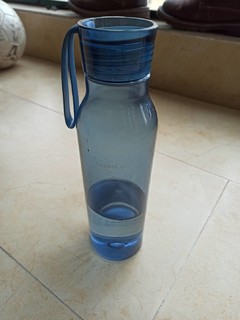 我喜欢的塑料杯：乐扣乐扣ABF664。