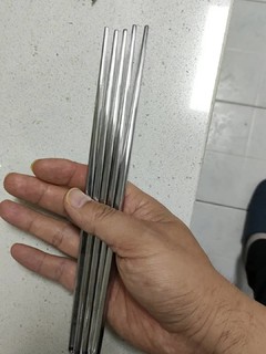 筷子挺好的,是不锈钢的,很好用的