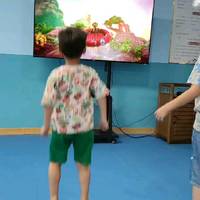 孩子们玩下很多年前的Kinect一代