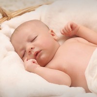 宝宝白天睡晚上闹怎么办？做到这几点养成宝宝睡眠好习惯