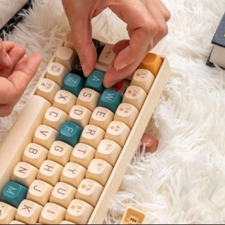 支持 DIY 键帽创作的键盘！