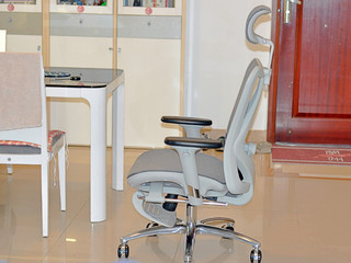 西昊M57：千元以内最推荐的人体工程学椅