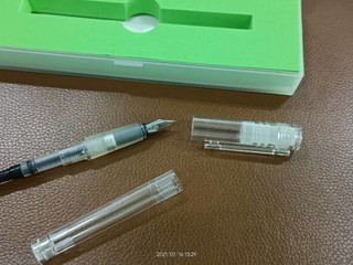 买笔送文具盒