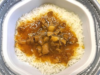 锅圈食汇 台式卤肉味 自热米饭评测