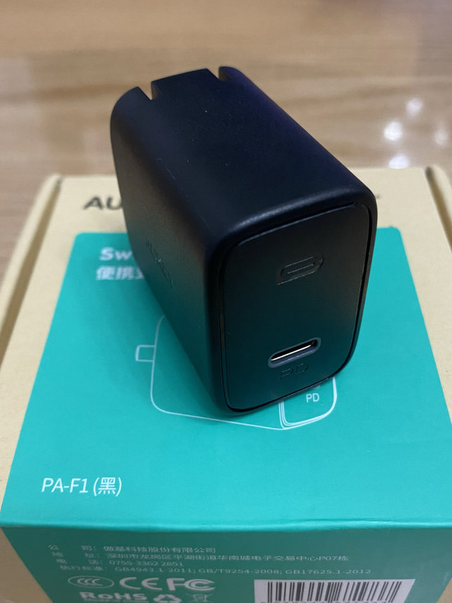 可折叠18w PD快充充电器