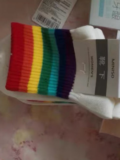 这款彩虹袜让我今天的心情美美的