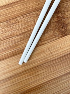 筷子表面光滑,非常容易清洗