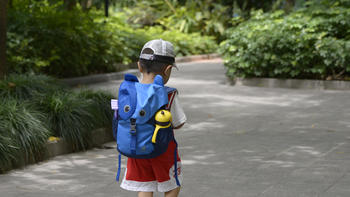 学龄前幼儿的第一个背包，怎么选