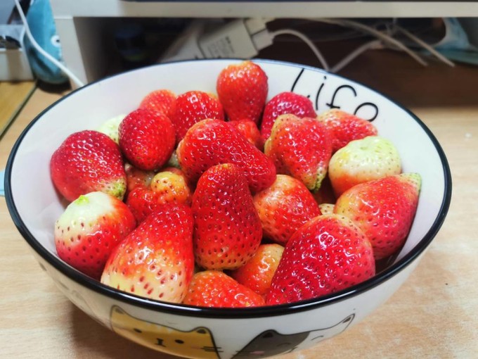 易果生鲜草莓
