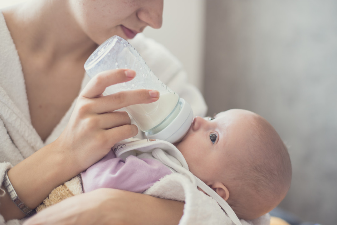 母乳不够，怎么给宝宝挑选配方奶，都有哪些标准？