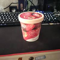 草莓冰激凌，yyds