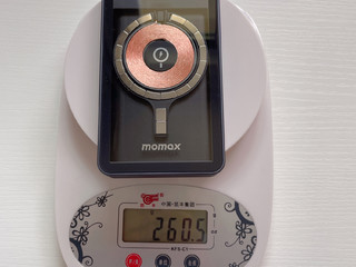 精美的MOMAX摩米士透明磁吸无线充电宝