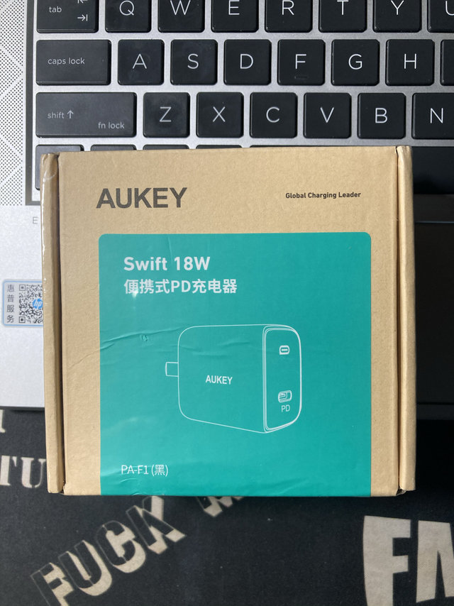 一个简简单单的aukey18w充电器开箱