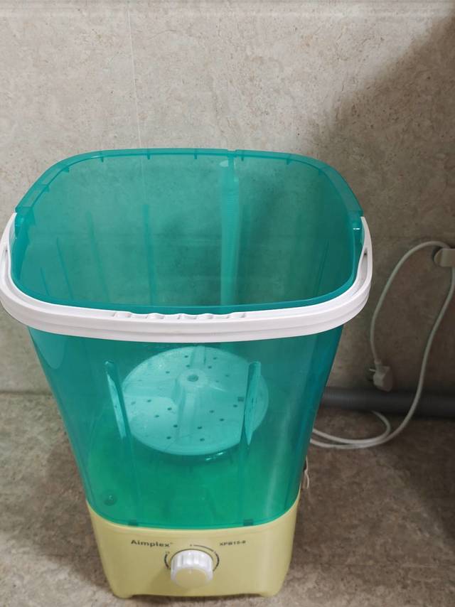 不要再为谁洗袜子而争吵，迷你洗衣机。