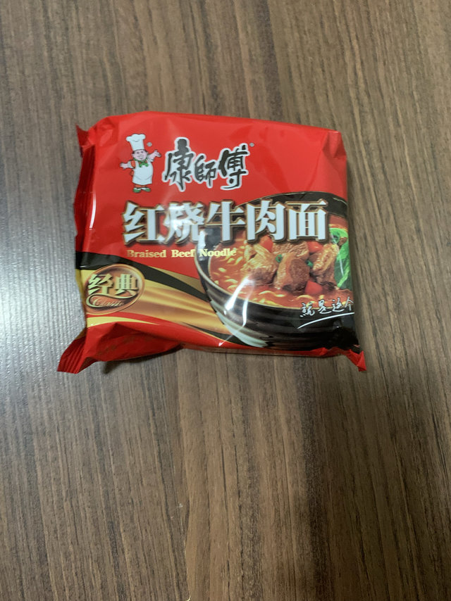 一个蛋，一根肠，康师傅红烧牛肉面YYDS