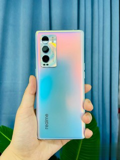 开箱一款仙气十足的 realme 旗舰!