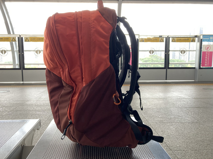 旅行背包