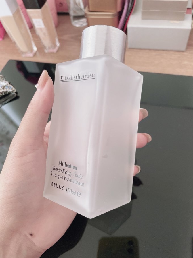 伊丽莎白·雅顿爽肤水