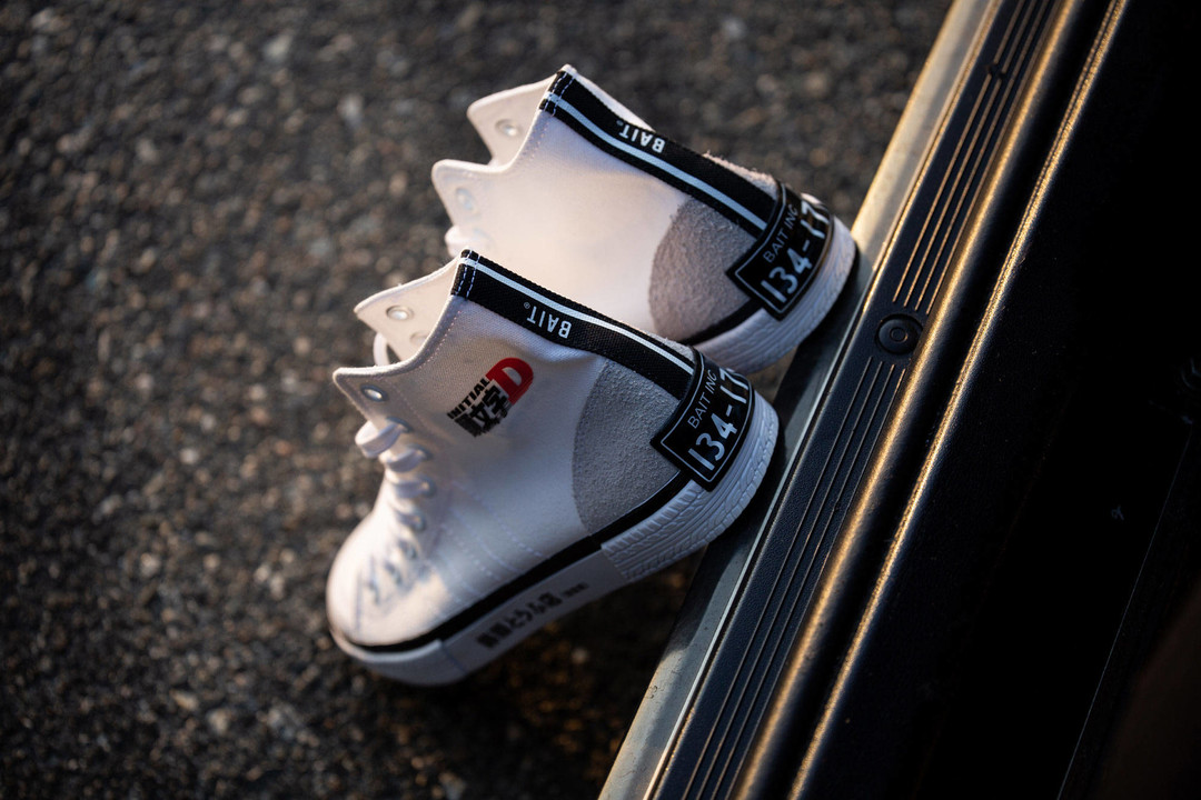 BAIT x adidas 推出《头文字D》主题休闲鞋，突然想起年轻的周董和陈冠希