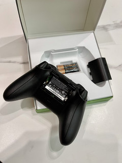 莫名其妙抢到的自营XBOX2020款手柄