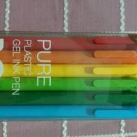 彩虹色中性彩笔