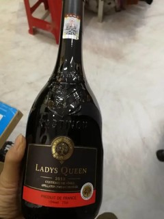 这款红酒性价比非常高，瓶子的造型也很好看