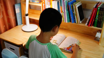 和孩子一起成长 篇九：一分价来一分货，论学习桌椅的品质感—斯芬达实木学习桌椅细节展示