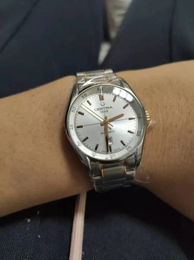 拿到手之后感到很满意,好看,很有质感