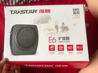 音箱的声音很大,听歌很清晰,非常有个性