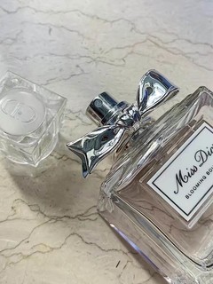 少女香入门香人手bi备之Dior花漾香水