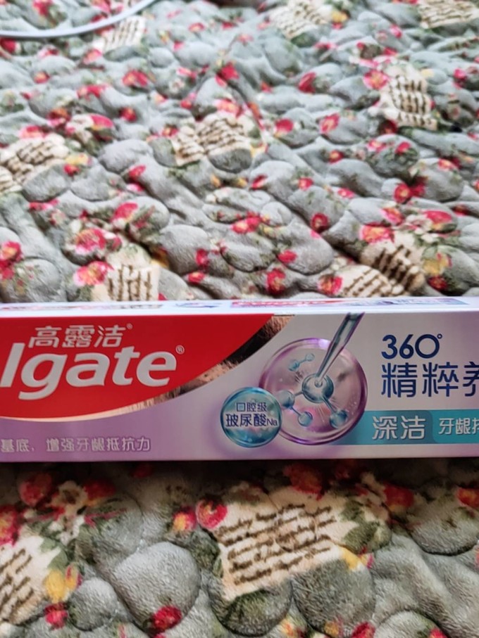 高露洁牙膏