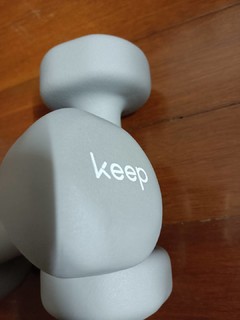 跟着Keep用Keep4kg哑铃做练习