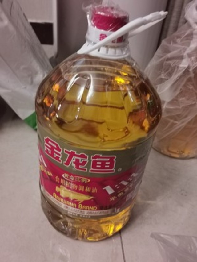 很大桶，买的不算最划算，但比实体便宜