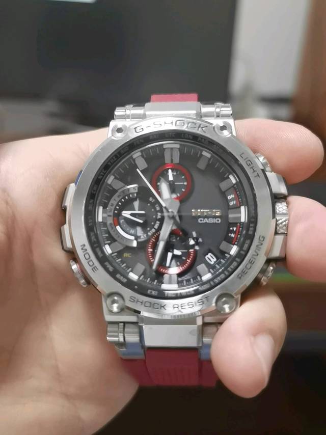 卡西欧MTG-B1000太阳能电波表