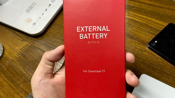 【开箱】可能是东半球最好的绝版背夹电池，锤子t1配件无缝连接的快感
