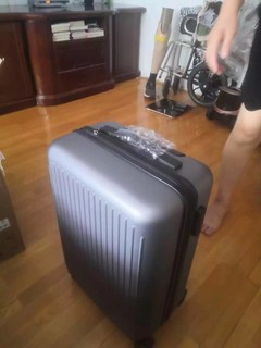 新秀丽行李箱