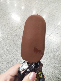 梦龙香草口味冰淇淋，最是那咬开脆皮的脆声