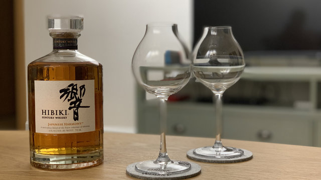 挚友千里赠酒 "響"和你共饮一杯