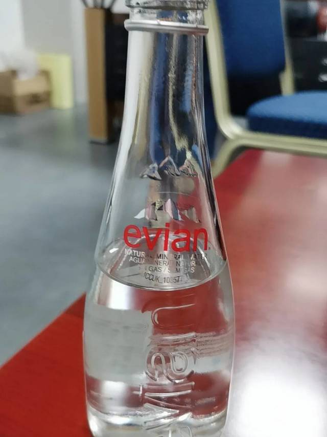 矿泉水