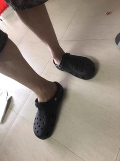 Crocs洞洞鞋