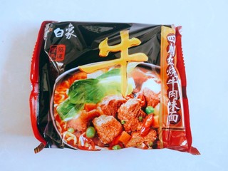 白象红烧牛肉面