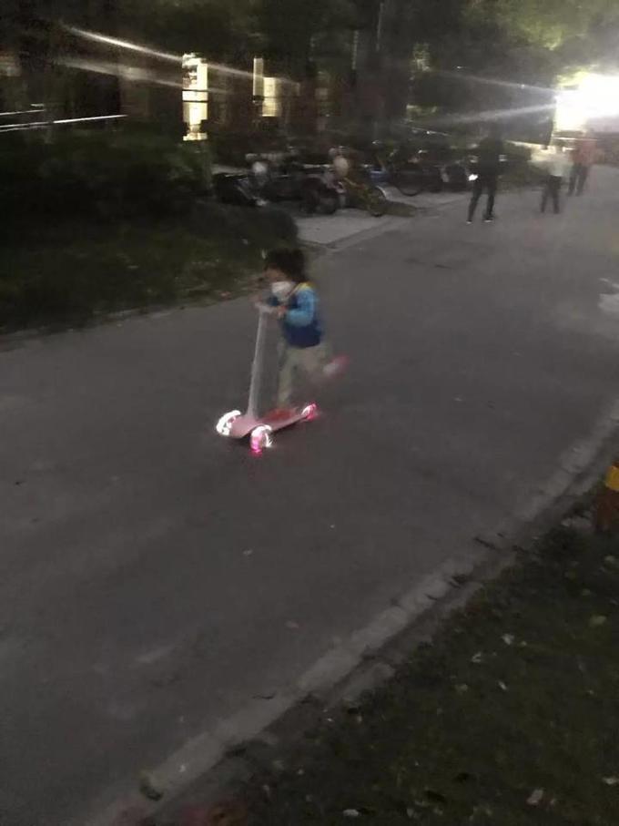 米兔儿童滑板车