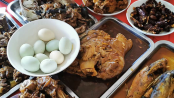 市井生活 篇二十八：广东人吃饭喜欢用不锈钢盆？会吃的南方人，为何对餐具不讲究？ 