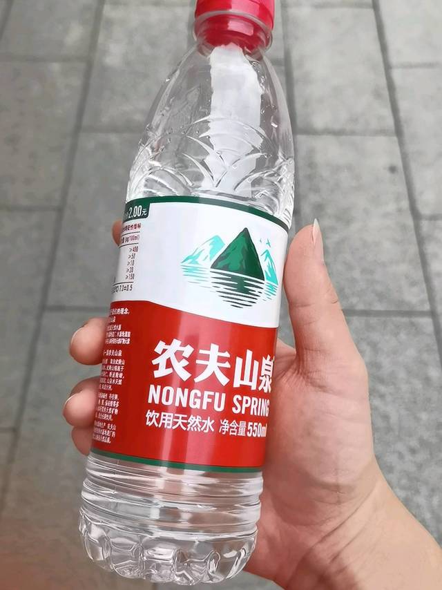 农夫山泉550ml饮用水