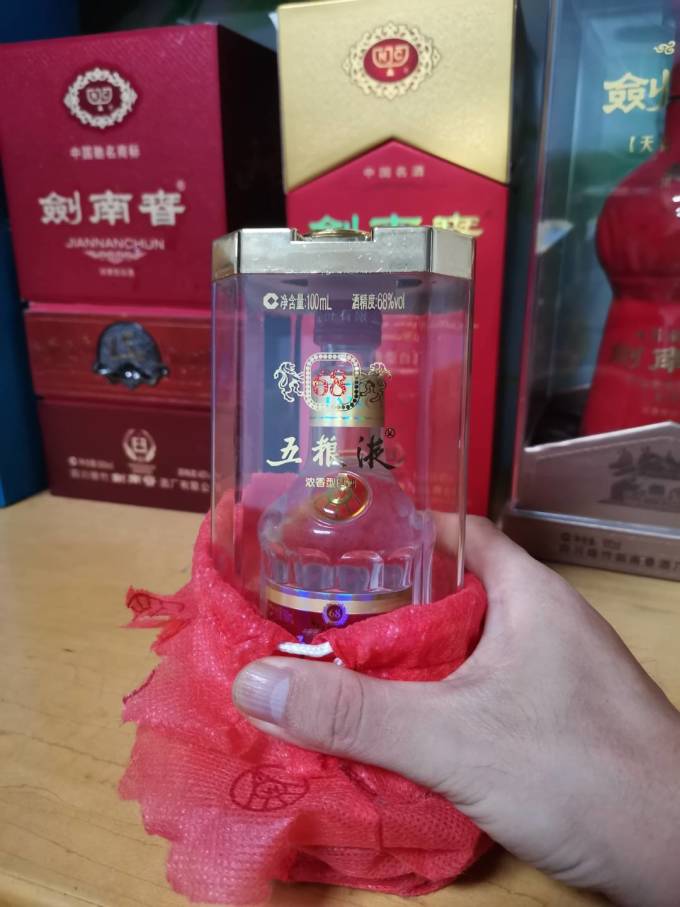 朋友送的68度五粮液