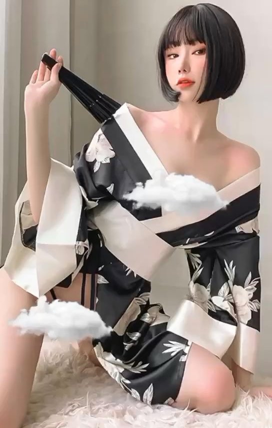 超感性的睡袍套装来了来了……不要眨眼！